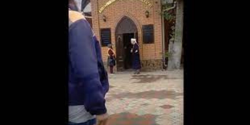 Желіде «имамның» тазалықшыға айғайлап жатқан видеосы тарады