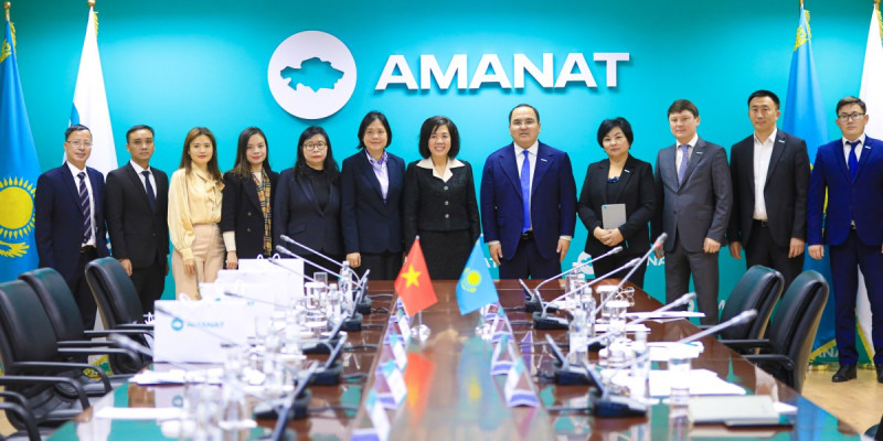 «AMANAT» пен Вьетнам Компартиясы екі ел арасындағы достық қарым-қатынасты нығайтуға атсалысып жатыр