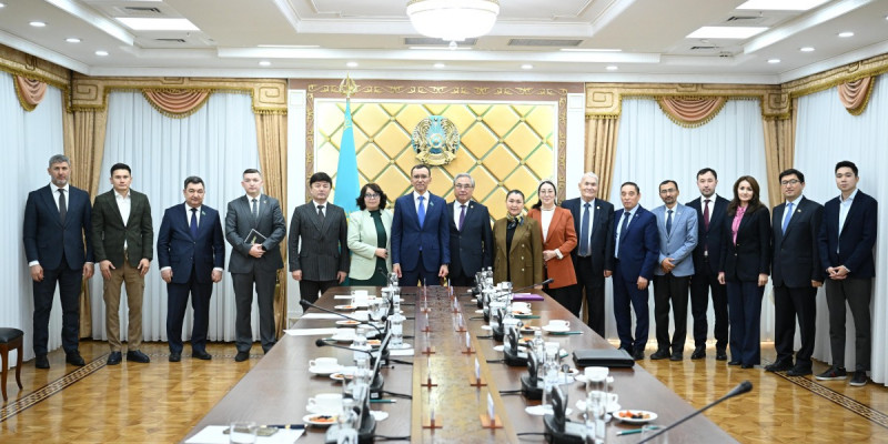 Мәулен Әшімбаев: Ұлттық құндылықтарымыз біздің бағдар ұстайтын темірқазығымыз болуы керек