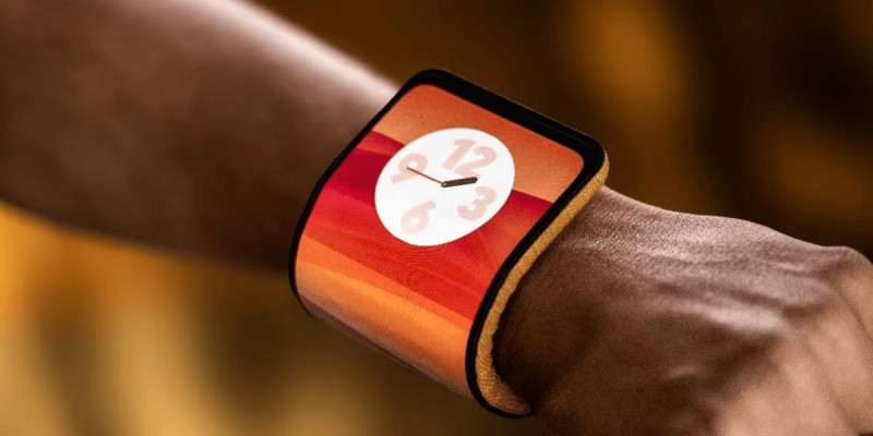 Motorola қолға тағуға болатын білезік-смартфонын таныстырды