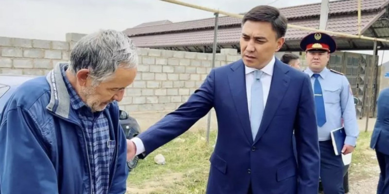 Шымкент әкімі газдан уланып қайтыс болған бес адамның туыстарына көңіл айтты