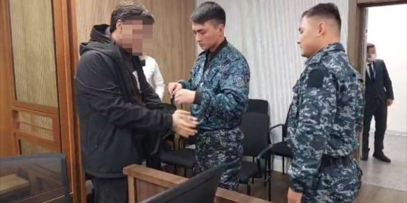 Нәжісін жегізген: Астанада қарттарды мазақ еткен медициналық университеттің студенті сотталды