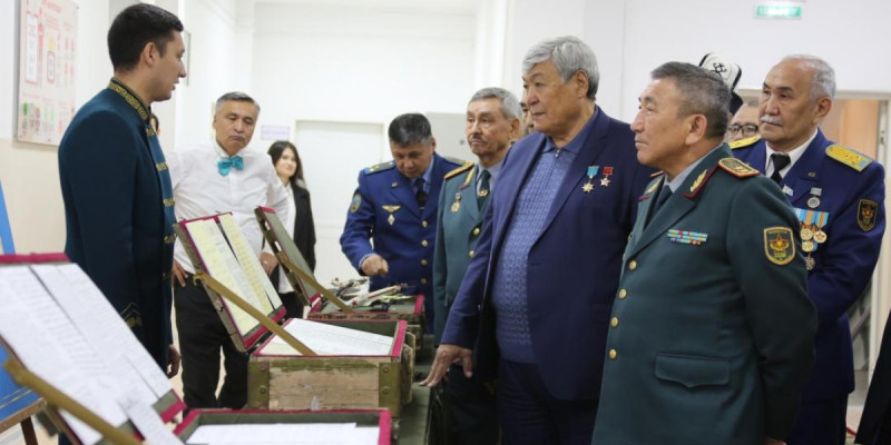 Астанадағы № 1 мектеп-лицейіне Талғат Бигелдиновтың есімі берілді