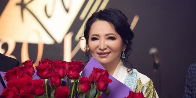 «Туфлиі Дубайдан, сөмкесі Италиядан»: Гүлзира Айдарбекова келініне әкелген сыйлығын айтып, мақтанды