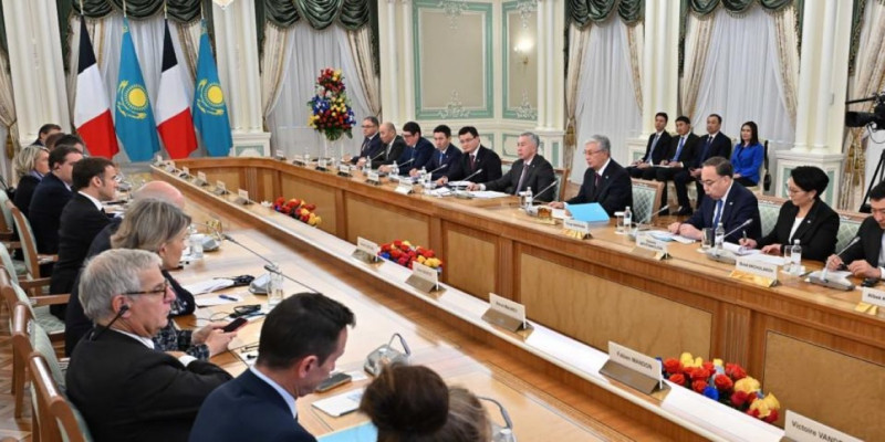 Мемлекет басшысы Франция Президентімен кеңейтілген құрамда келіссөз жүргізді