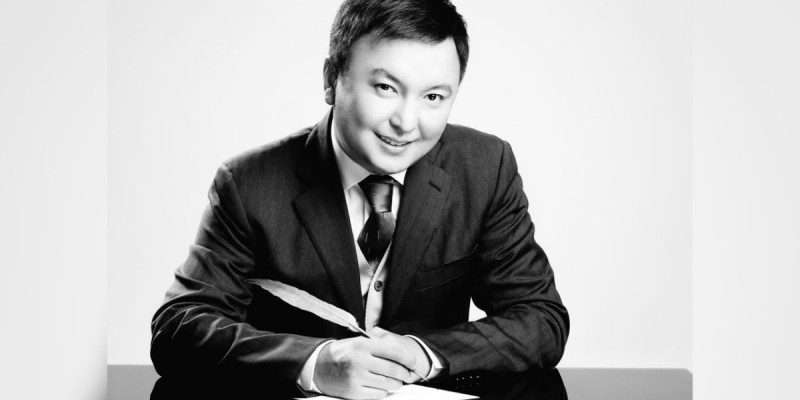 «Жақында кететінін» айтқан: Өнер жұлдыздары сазгер Арман Дүйсеновті еске алды
