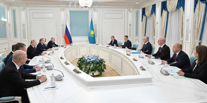 Қасым-Жомарт Тоқаев пен Владимир Путин шағын құрамда келіссөз жүргізді