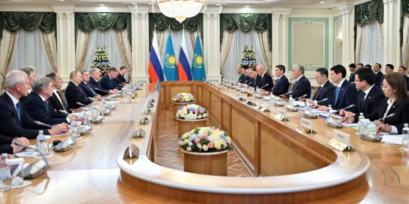 Қасым-Жомарт Тоқаев Ресей Президентімен кеңейтілген құрамда келіссөз жүргізді