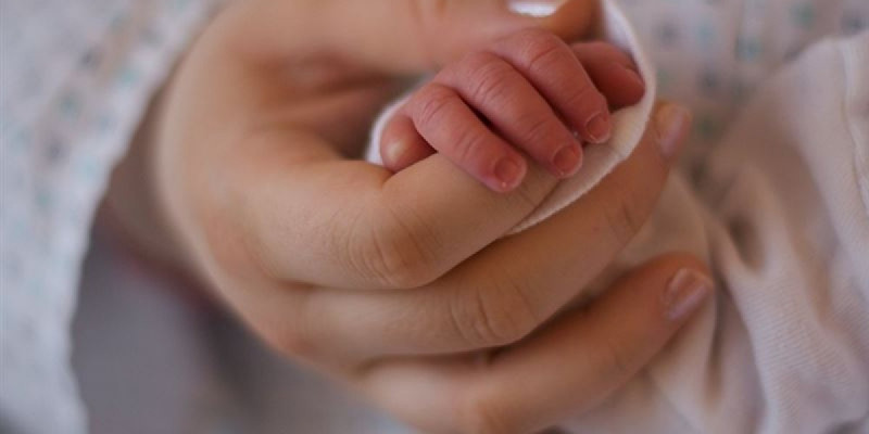 Дәретхана шұңқырынан табылған нәрестені алматылық отбасы асырап алды