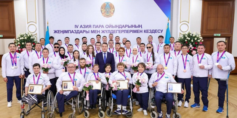 Смайылов Азия Пара ойындарының жеңімпаздарымен кездесті