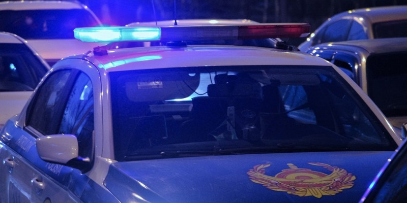 Астанада аялдама әйнегін әдейі шаққан ер адам ұсталды