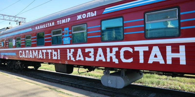 «Саламатты Қазақстан» медициналық пойызы Түркістан облысындағы Бадам елдімекенінде ауыл тұрғындарына көмек көрсетті