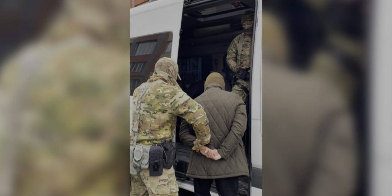Үш өңірде ірі көлемде ақша бопсалаумен айналысқан топ ұсталды
