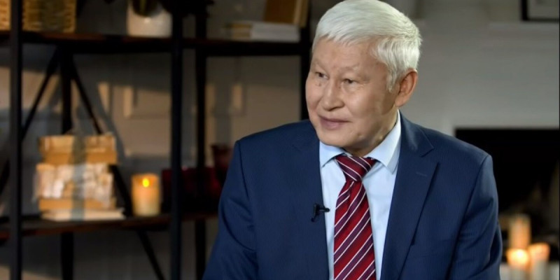 «Бейітіне бармаймын»: Асқар Жұмаділдаев марқұм әйелі туралы айтып, көзіне жас алды