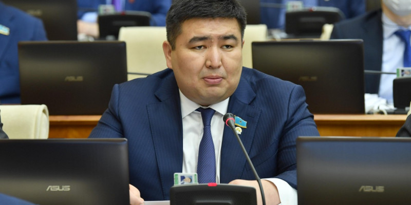 Тұрғын үйге кезекке тұру мәселесі шешілмей тұр – депутат