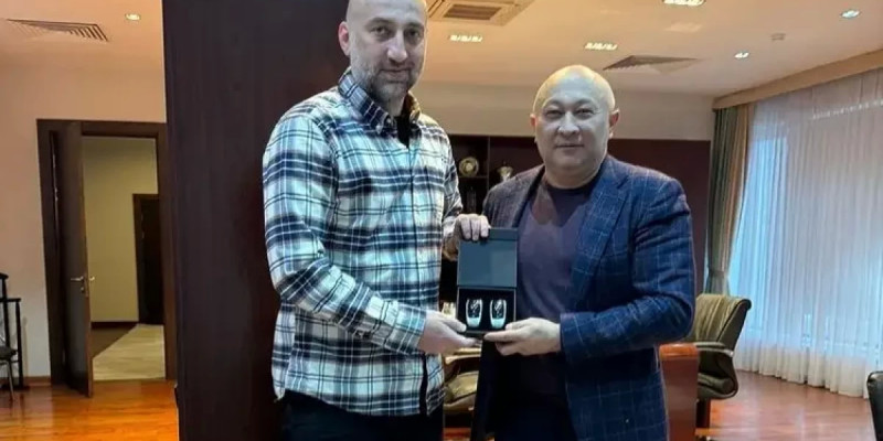 ҚФФ президенті Магомед Адиевке көлік сыйлады