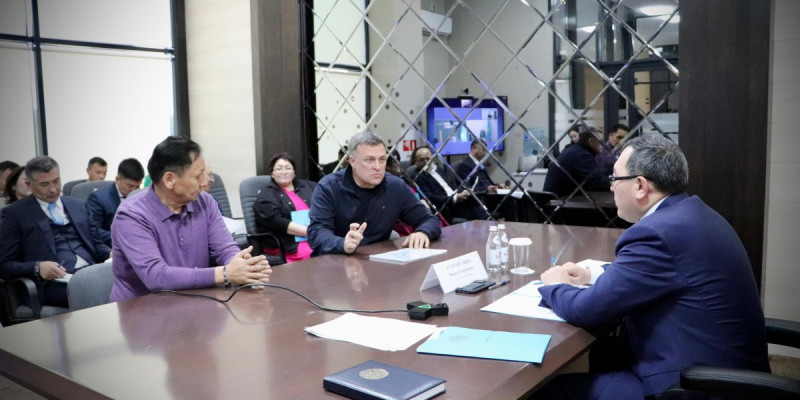 «AMANAT»: Алматы облысының әкімі азаматтарды жеке қабылдады