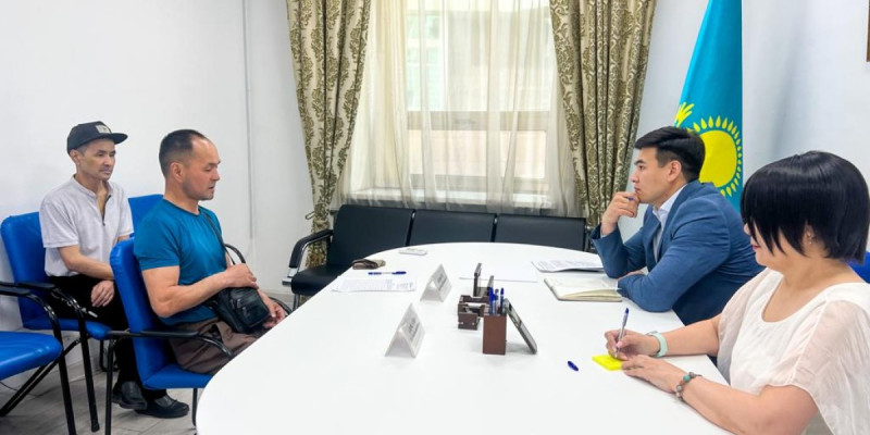 Елордалық партияластар ерекше қажеттіліктері бар адамдарға көмектеседі