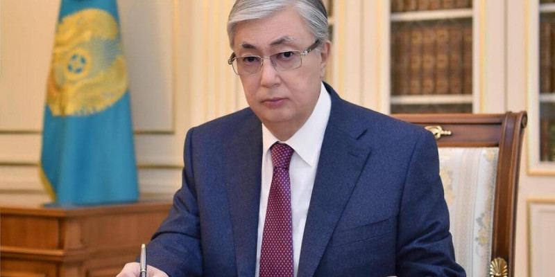 Президент Алматыдағы хостелде қаза тапқандардың туыстарына көңіл айтты