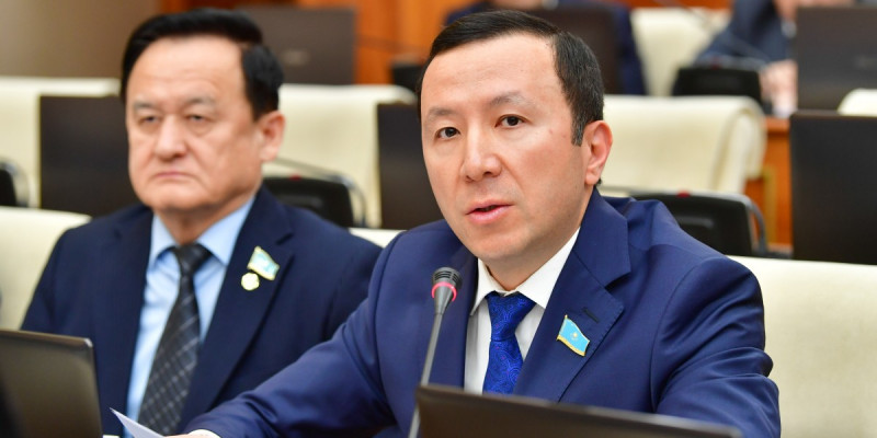 "50% акциясы Қытай Ұлттық мұнай-газ корпорациясының иелігінде": Улы зат бөлетін зауыттан бірнеше ауыл зардап шегіп отыр
