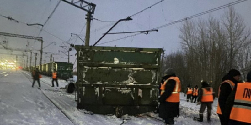 Петропавлда тепловоз бен пойыз соқтығысты
