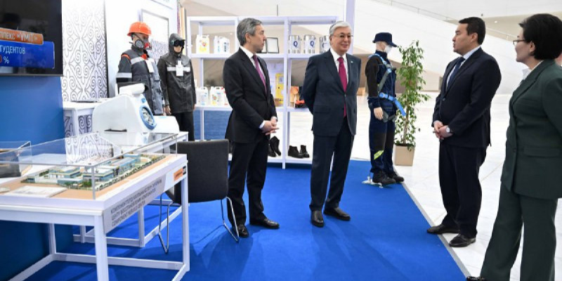 Президент отандық компаниялардың өнімдері қойылған көрмемен танысты