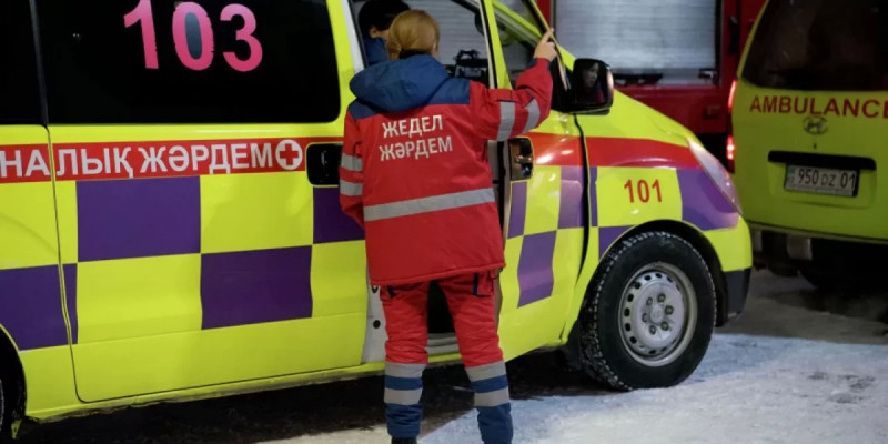 Өскеменде 14 жастағы жасөспірім төртінші қабаттан құлап кетті
