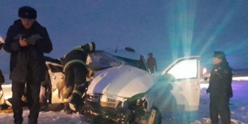 Павлодар облысында жол апаты салдарынан көлікке қыстырылып қалған үш адам құтқарылды