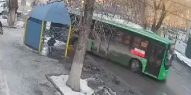 Алматы облысында мас ер адам автобусты ұрлап, жол апатына ұшырады