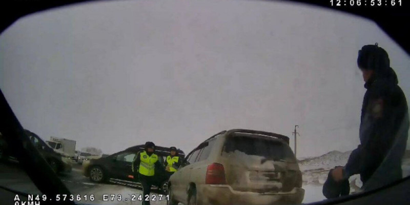 Заңды талапқа бағынбаған жүргізуші полицейлерден 100 шақырым жерге дейін қашқан