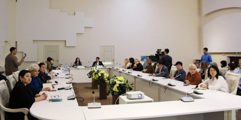 Павлодарда депутаттар кәсіби отбасыны қабылдау институтын енгізуді талқылады