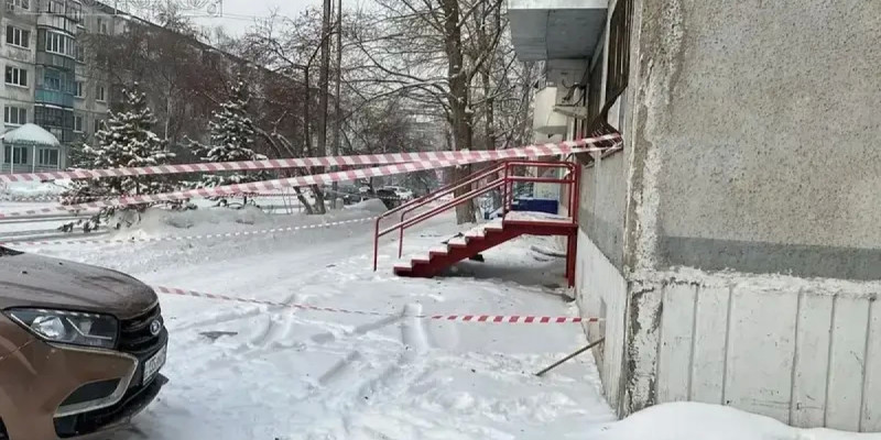 Петропавлда көпқабатты үйдің шатыры опырылып түсті