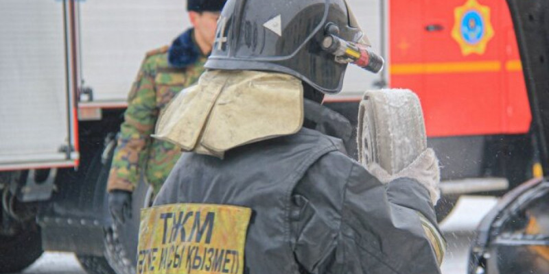 Екібастұзда өрт шыққан көпқабатты үйден 20 адам эвакуацияланды