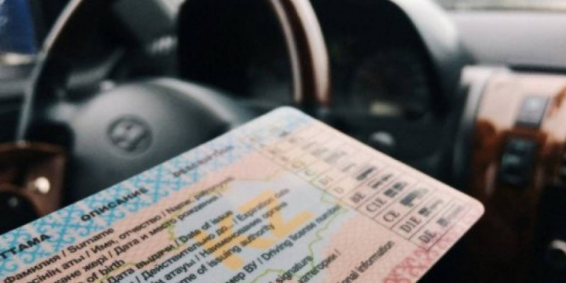 Таразда жүргізуші куәлігін саудаға салған қылмыстық топ ұсталды