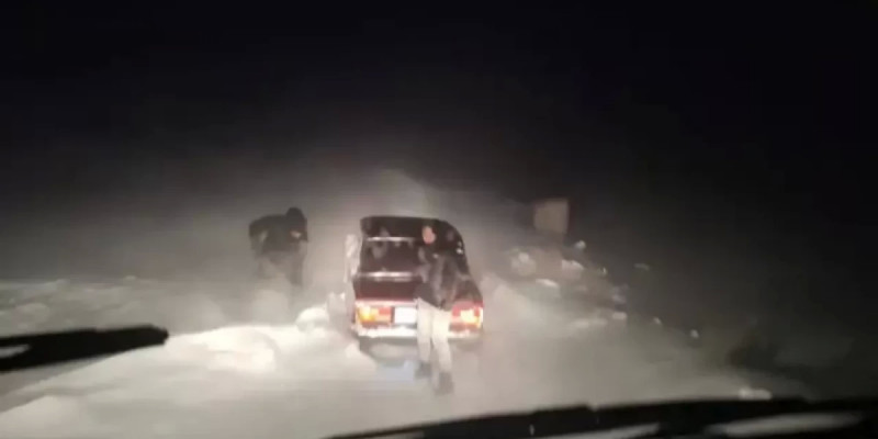 Абай облысында жүзден астам көлік қар құрсауында қалды