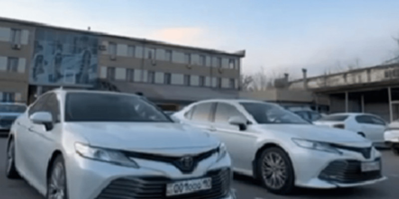 Шымкентте бірдей нөмірмен жүрген екі көлік анықталды
