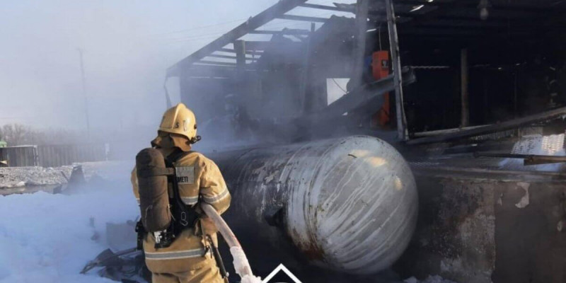 Қарағандыда өрт сөндірушілер үлкен жарылыстың алдын алды