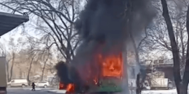 Алматыда автобус өртенді
