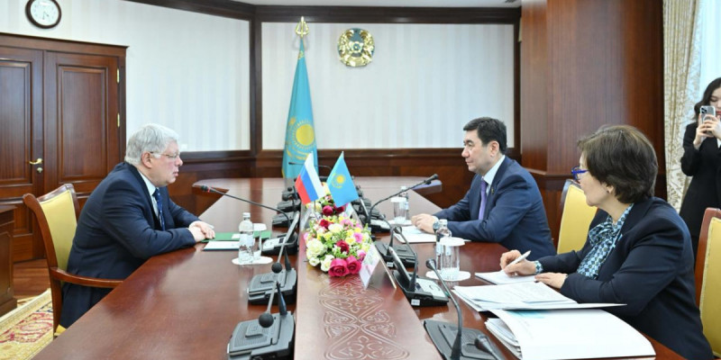 Мәжіліс спикері Ресейдің Қазақстандағы Елшісімен кездесті