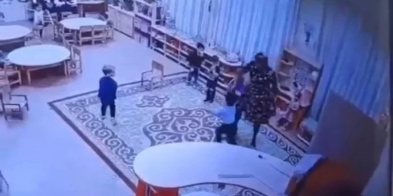 Қостанайда баланы ұрған тәрбиеші жұмыстан қуылды