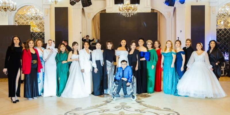 Өскеменде Димаш Құдайбергеннің бомбері аукционға қойылған қайырымдылық балында 30 млн теңге жиналды