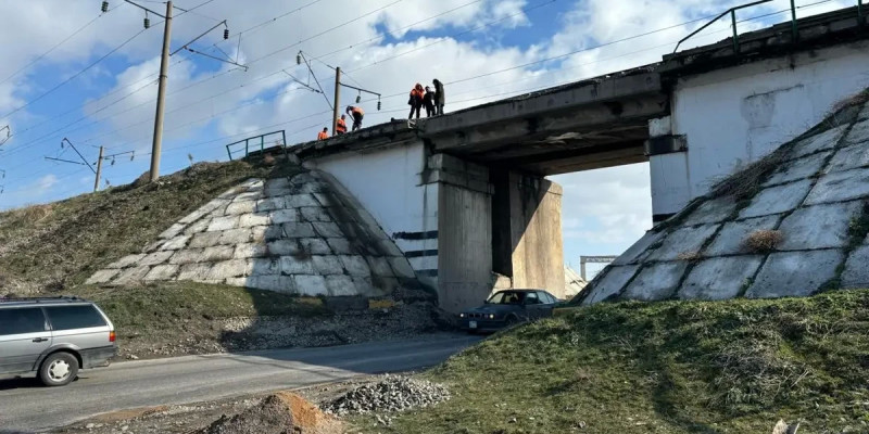 Түркістан облысында көпірдің құлауы: ҚТЖ-ға айыппұл салынды