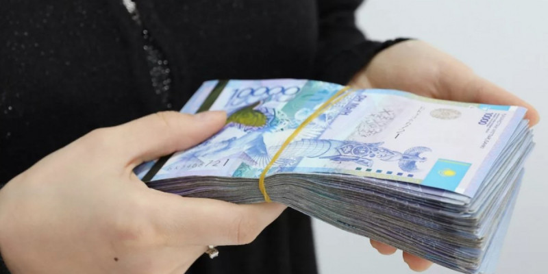 Павлодарда мектеп директоры 2,5 млн теңгені заңсыз иемденген