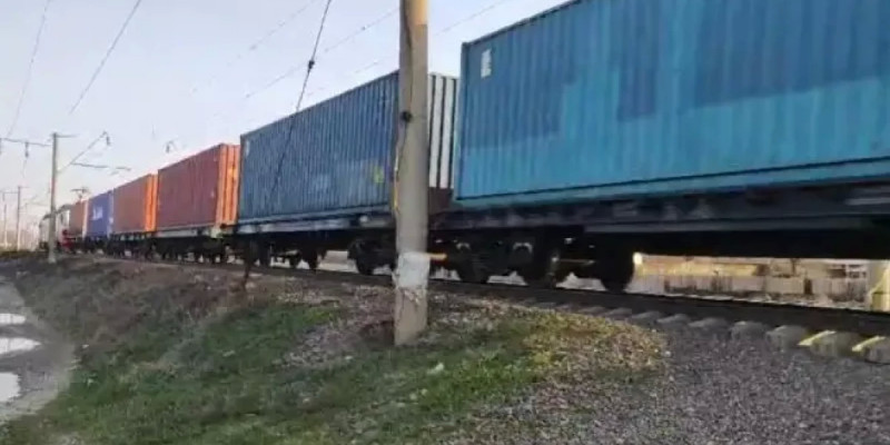 Шымкентте жүк пойызы жас жігітті басып кеткен