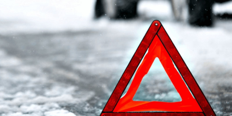 Атырауда көпір үстінде жол апаты болып, 4 адам көз жұмды