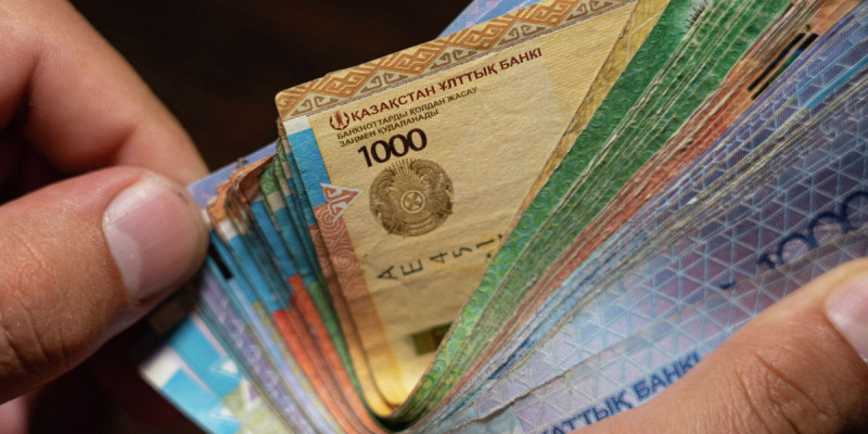 Қызылордада мектеп директорының әйелі мұғалімдерден ақша жинаған