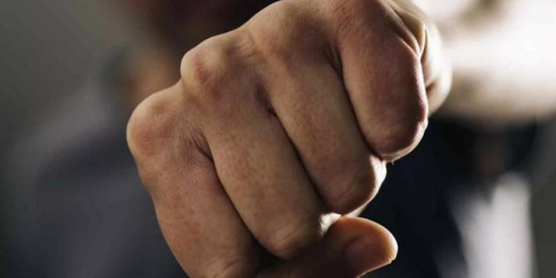 Павлодарда аудан әкімінің ұлы 7-сыныпта оқитын қызды ұрып, мұрнын сындырған