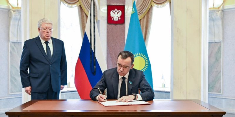 Мәулен Әшімбаев Ресейдің Қазақстандағы Елшісіне көңіл айтты