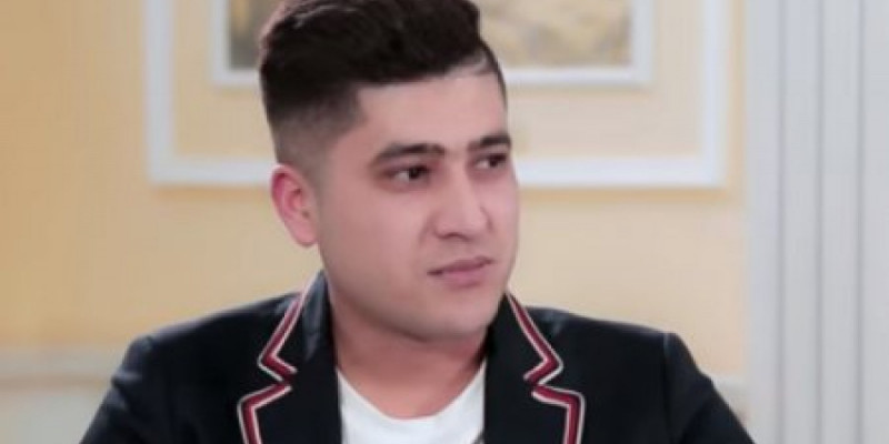 «Ауыр айтсам кешірім сұраймын»: Әбдіжаппар Әлқожа өзін «той әншісі» дегендерге жауап берді