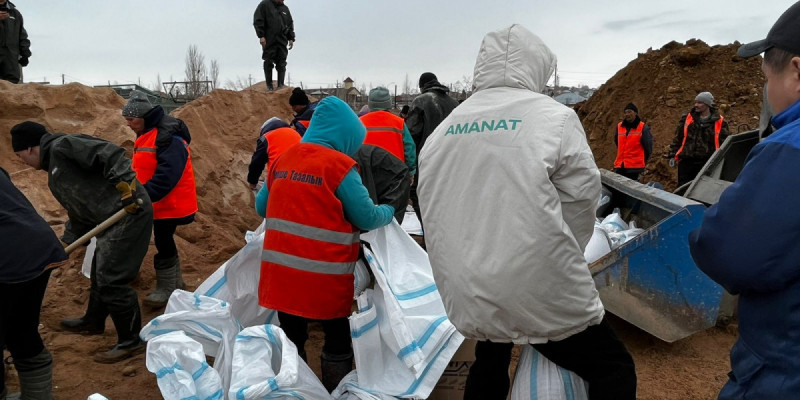 «AMANAT» су басқан өңірлерге көмек көрсетіп жатыр